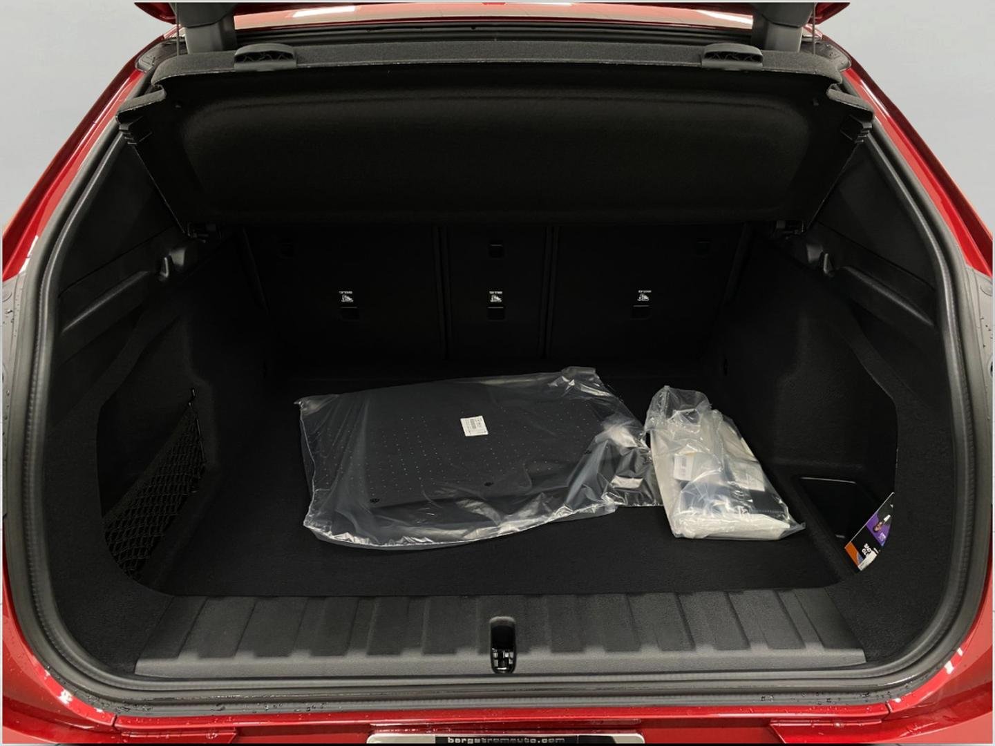 New 2026 BMW X2 xDrive28i AWD/4WD image 5