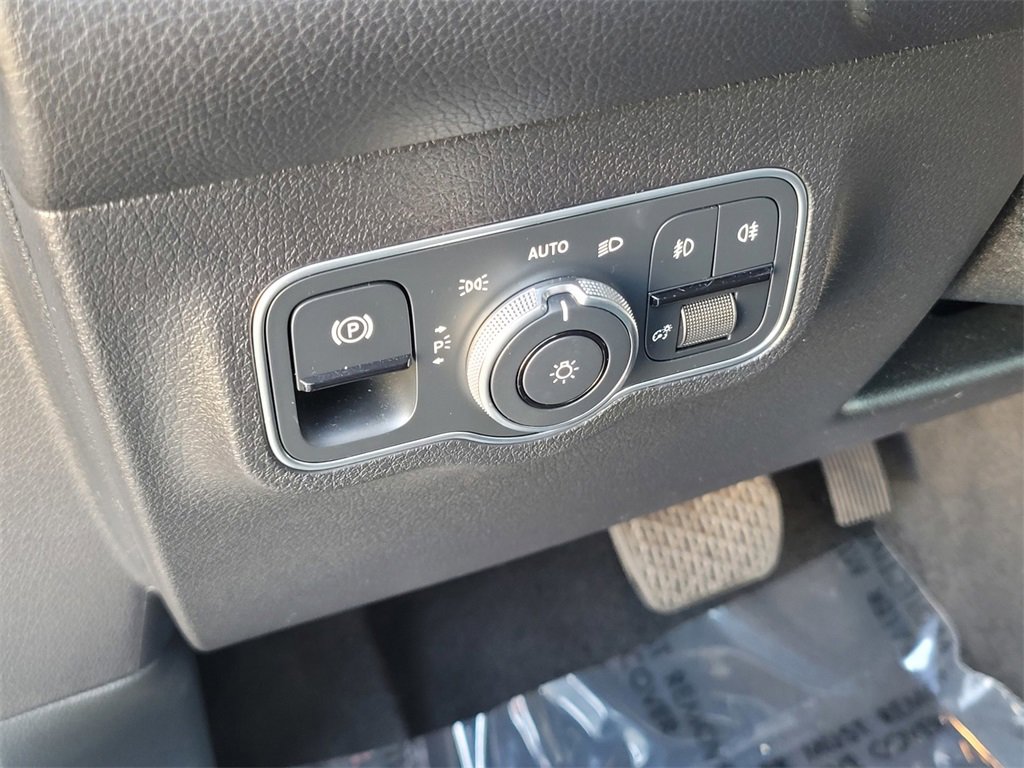 Used 2024 Mercedes-Benz GLB 250 image 19