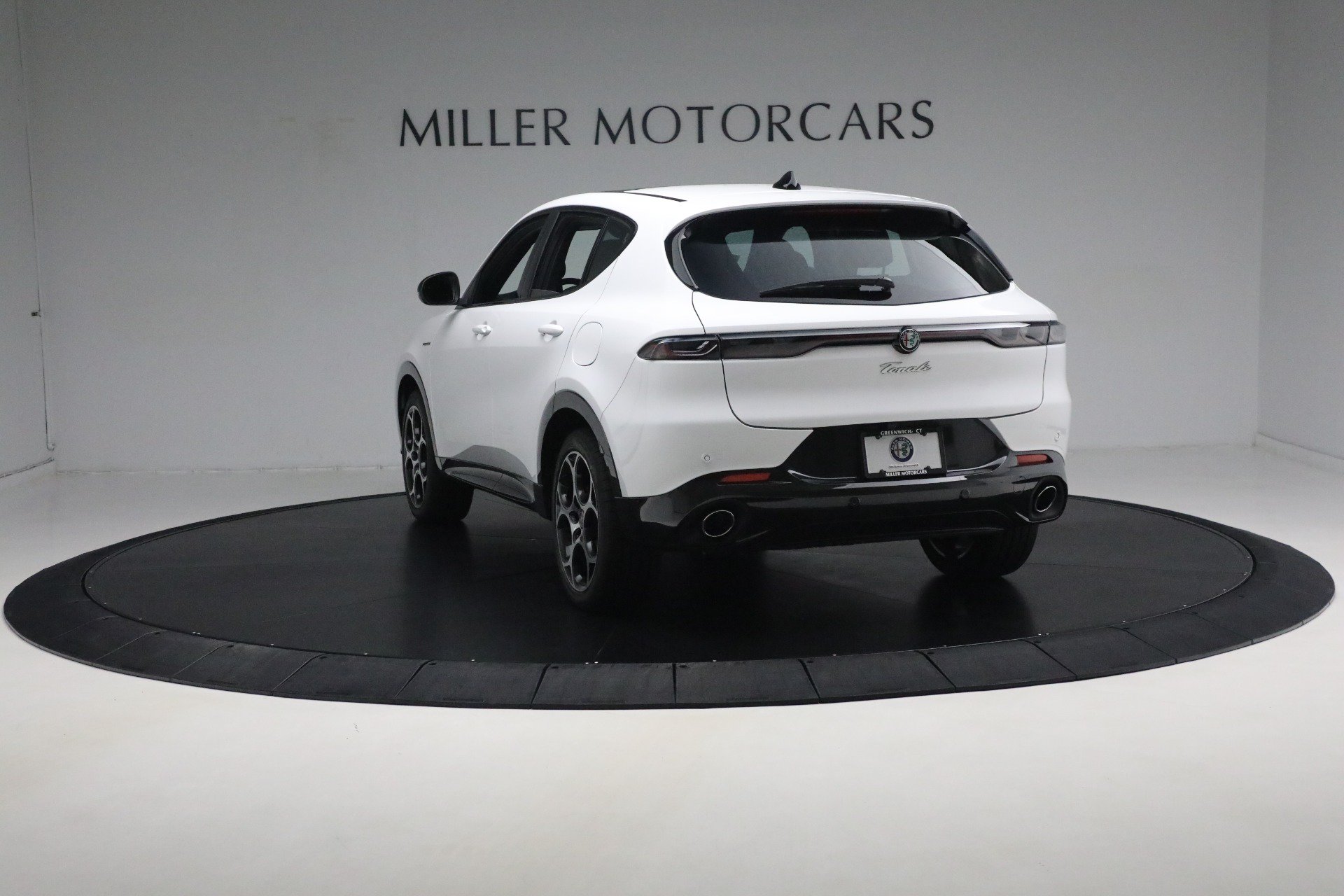 Used 2024 Alfa Romeo Tonale Veloce w/ Premium Interior Package AWD/4WD image 9