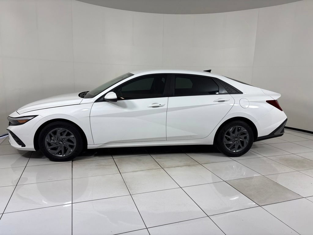 Certified 2025 Hyundai Elantra Hybrid FWD video 2