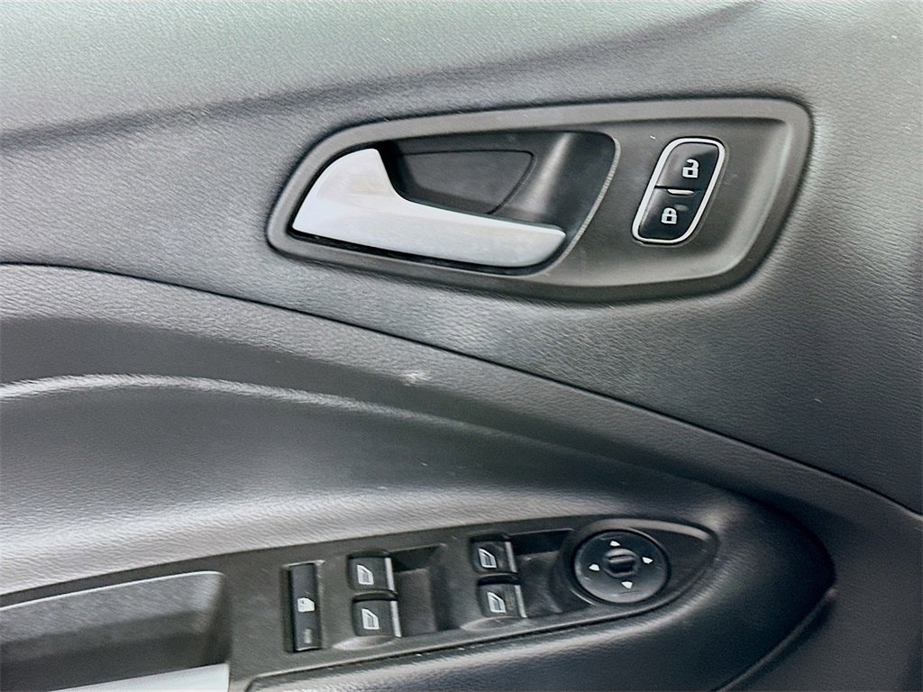 Used 2017 Ford Escape SE w/ Equipment Group 201A image 17