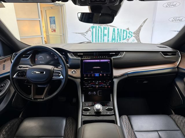 Used 2025 Jeep Grand Cherokee Summit w/ Obsidian Package AWD/4WD image 14