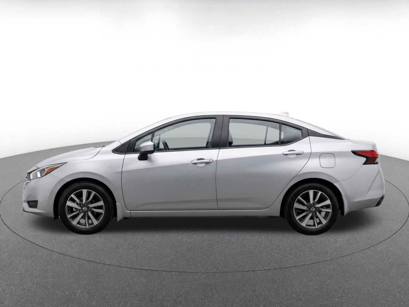 Used 2025 Nissan Versa SV FWD image 4