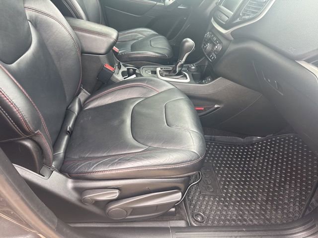 Used 2015 Jeep Cherokee Trailhawk w/ Leather Interior Group image 19