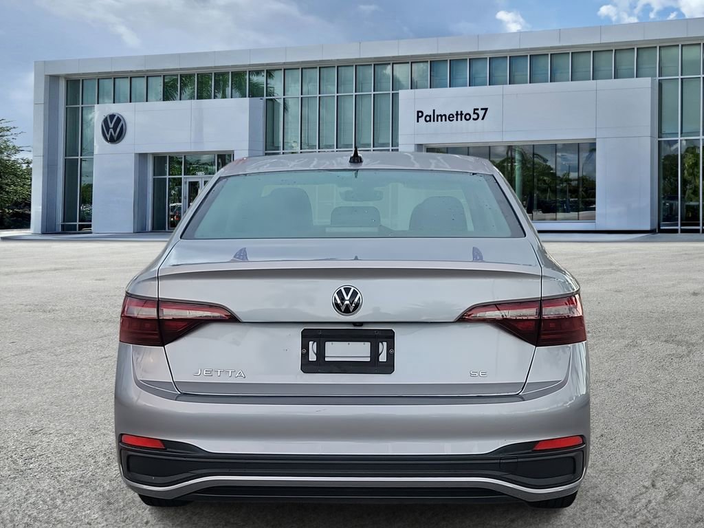 Certified 2022 Volkswagen Jetta SE image 5