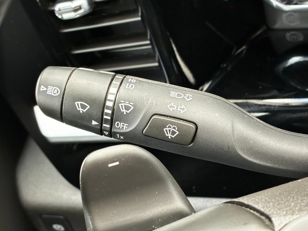 Used 2025 Chevrolet Silverado 1500 LTZ AWD/4WD image 16