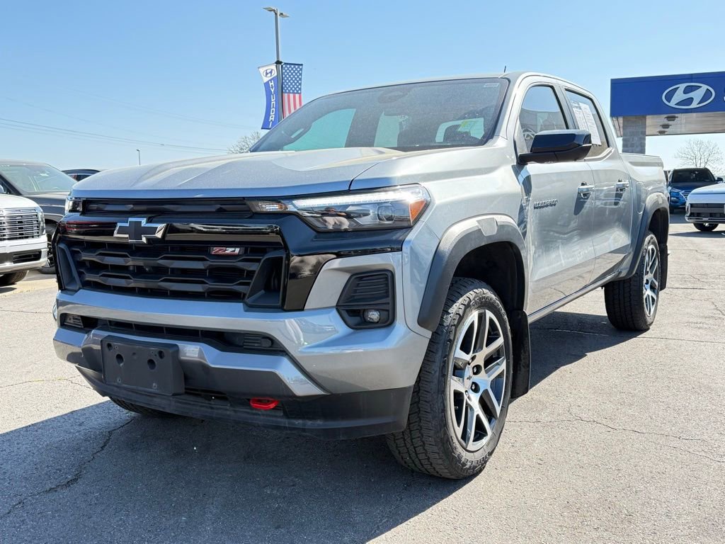 Used 2023 Chevrolet Colorado Z71 w/ Z71 Convenience Package 2 AWD/4WD image 3