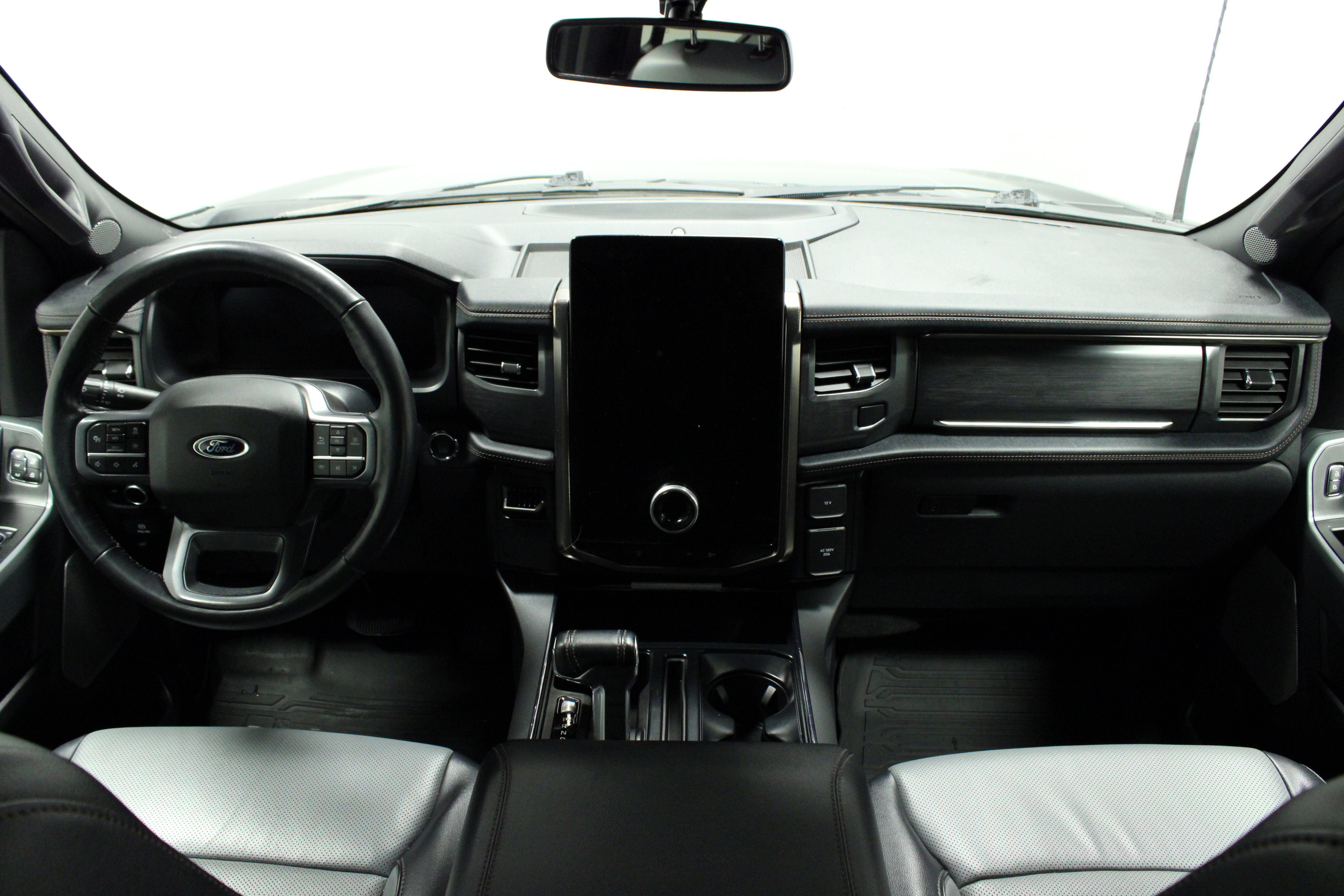 Used 2023 Ford F150 Lightning Lariat image 18