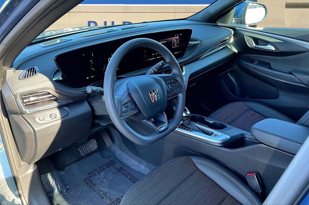 Used 2025 Buick Envista Preferred image 16