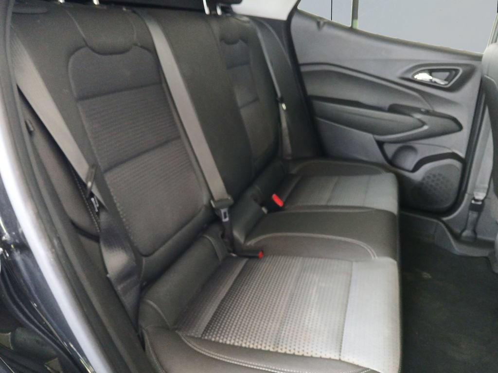 Used 2025 Chevrolet Trax LT FWD image 18