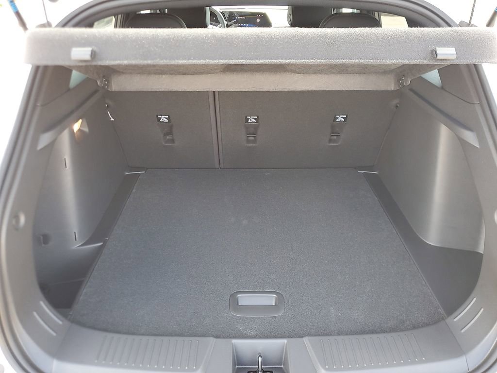 New 2026 Chevrolet Trax RS w/ Sunroof Package FWD image 7