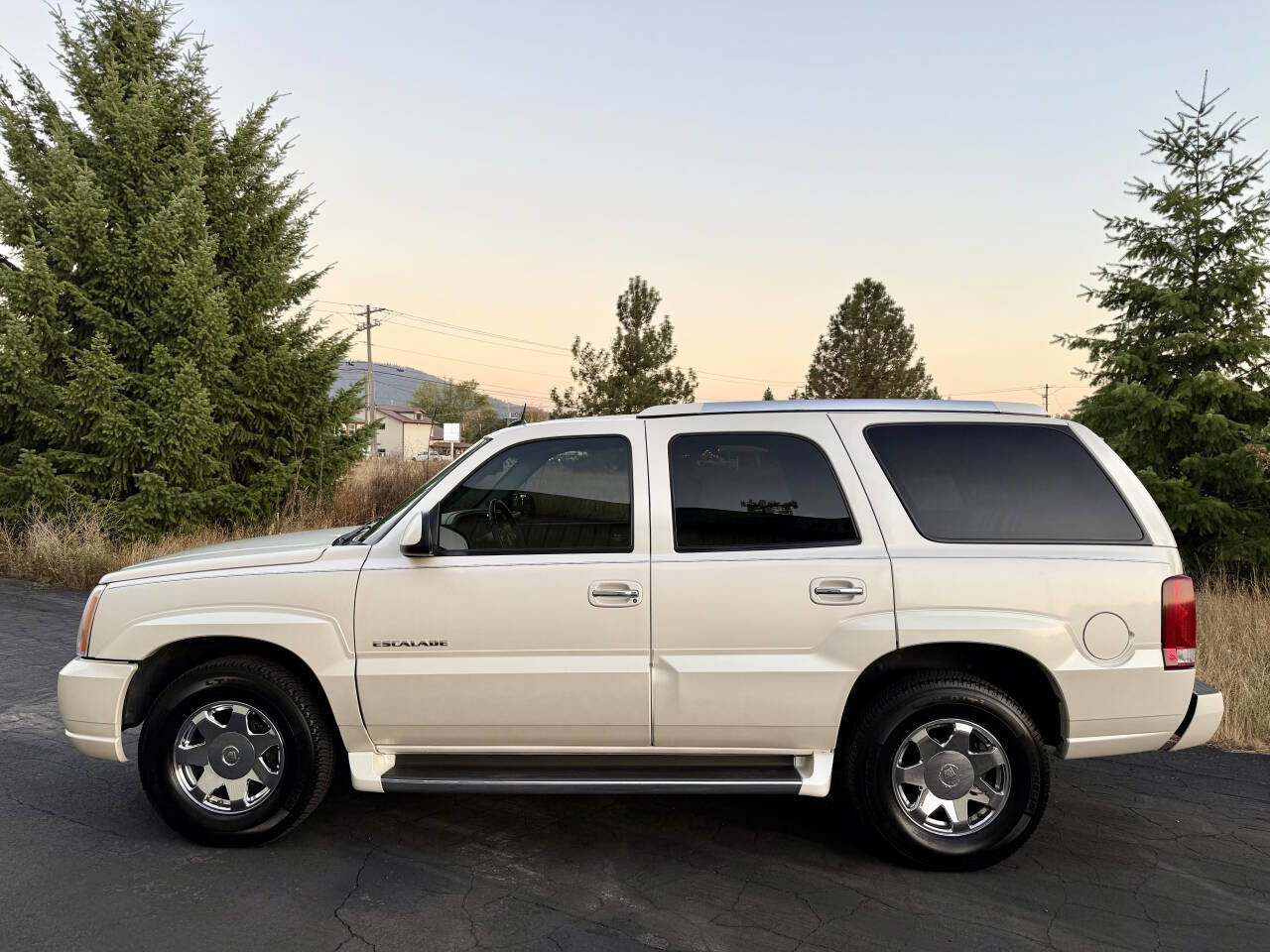 Used 2004 Cadillac Escalade AWD image 5