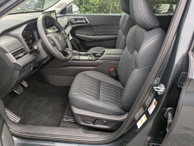 New 2025 Mitsubishi Outlander SEL FWD image 15