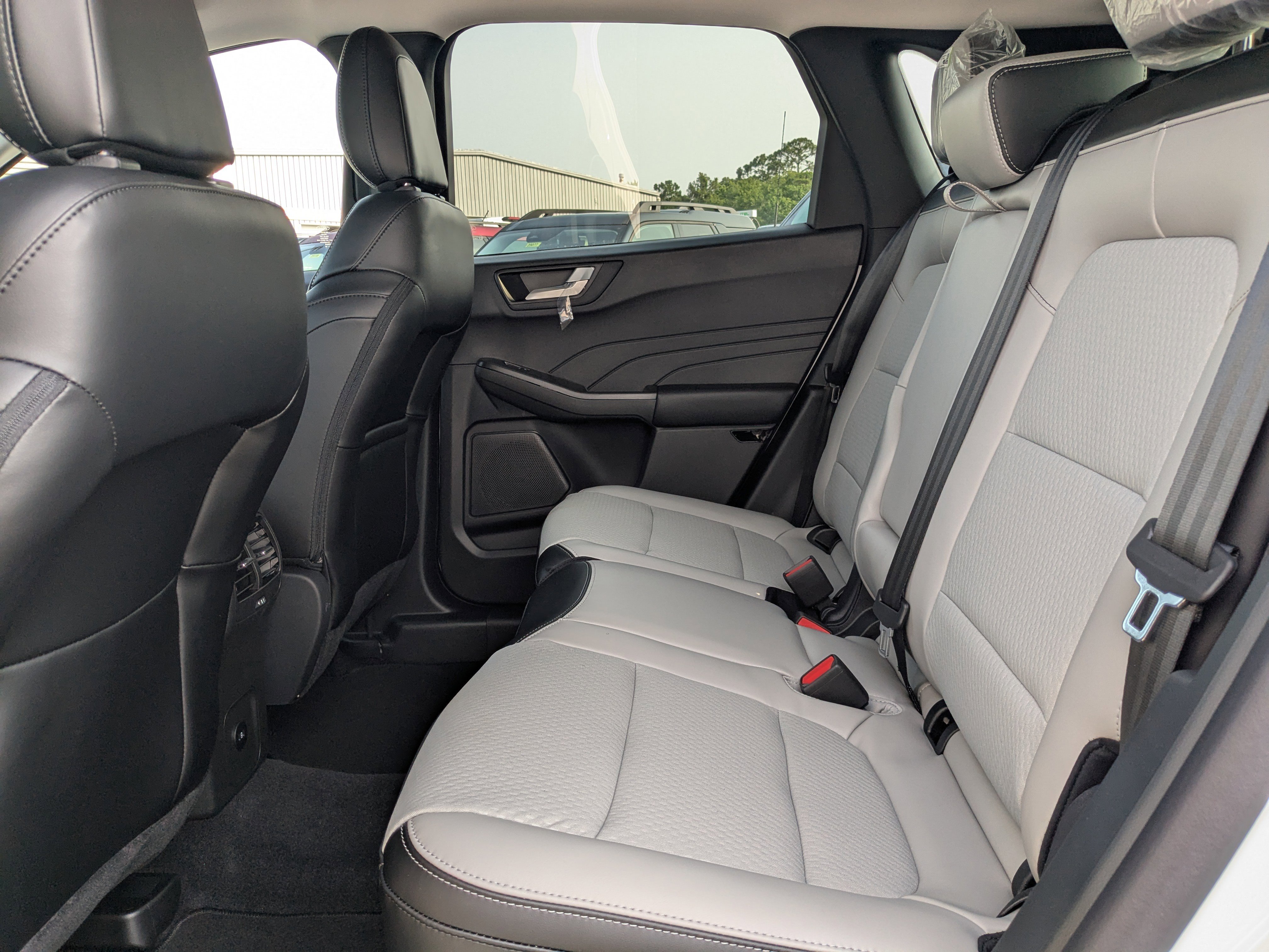 New 2025 Ford Escape SE image 15