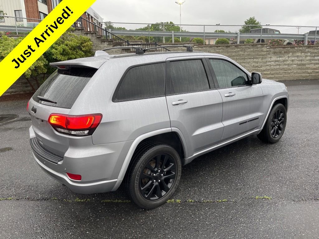 Used 2020 Jeep Grand Cherokee Altitude AWD/4WD image 11