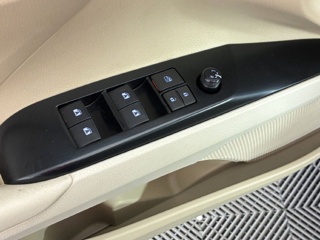 Used 2018 Toyota Camry LE FWD image 14