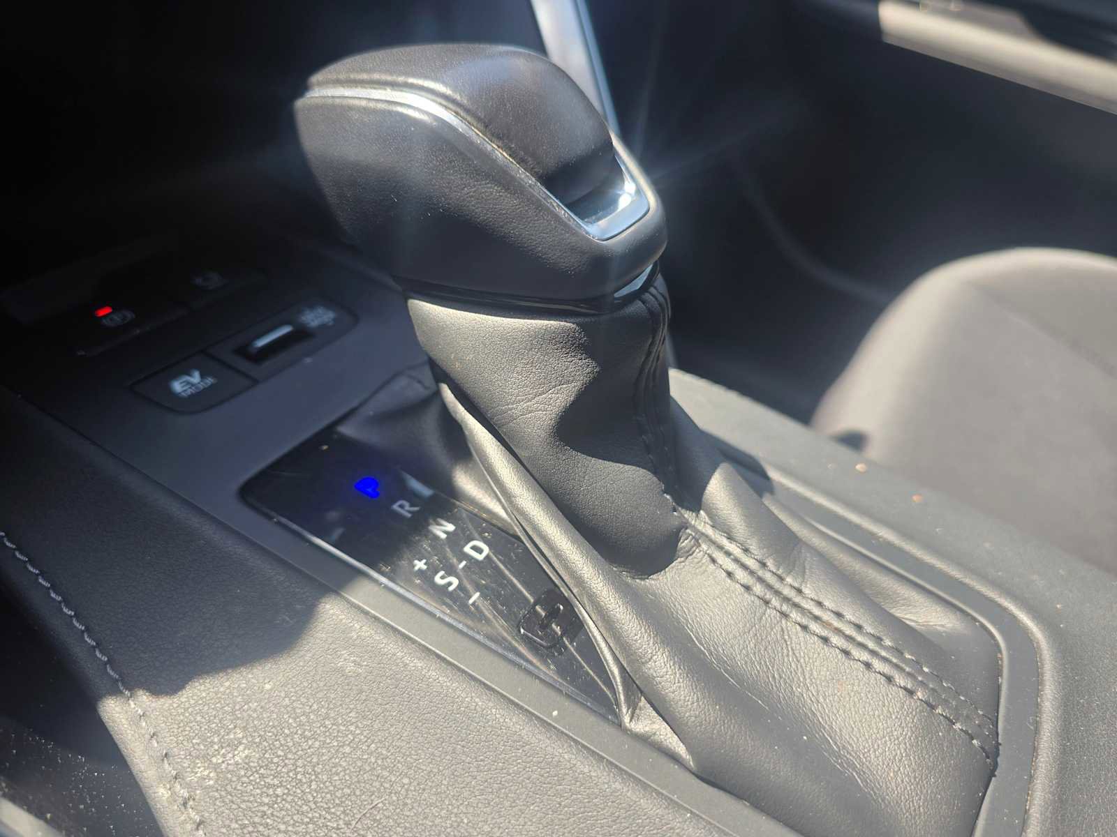Used 2022 Toyota Venza LE AWD/4WD image 33
