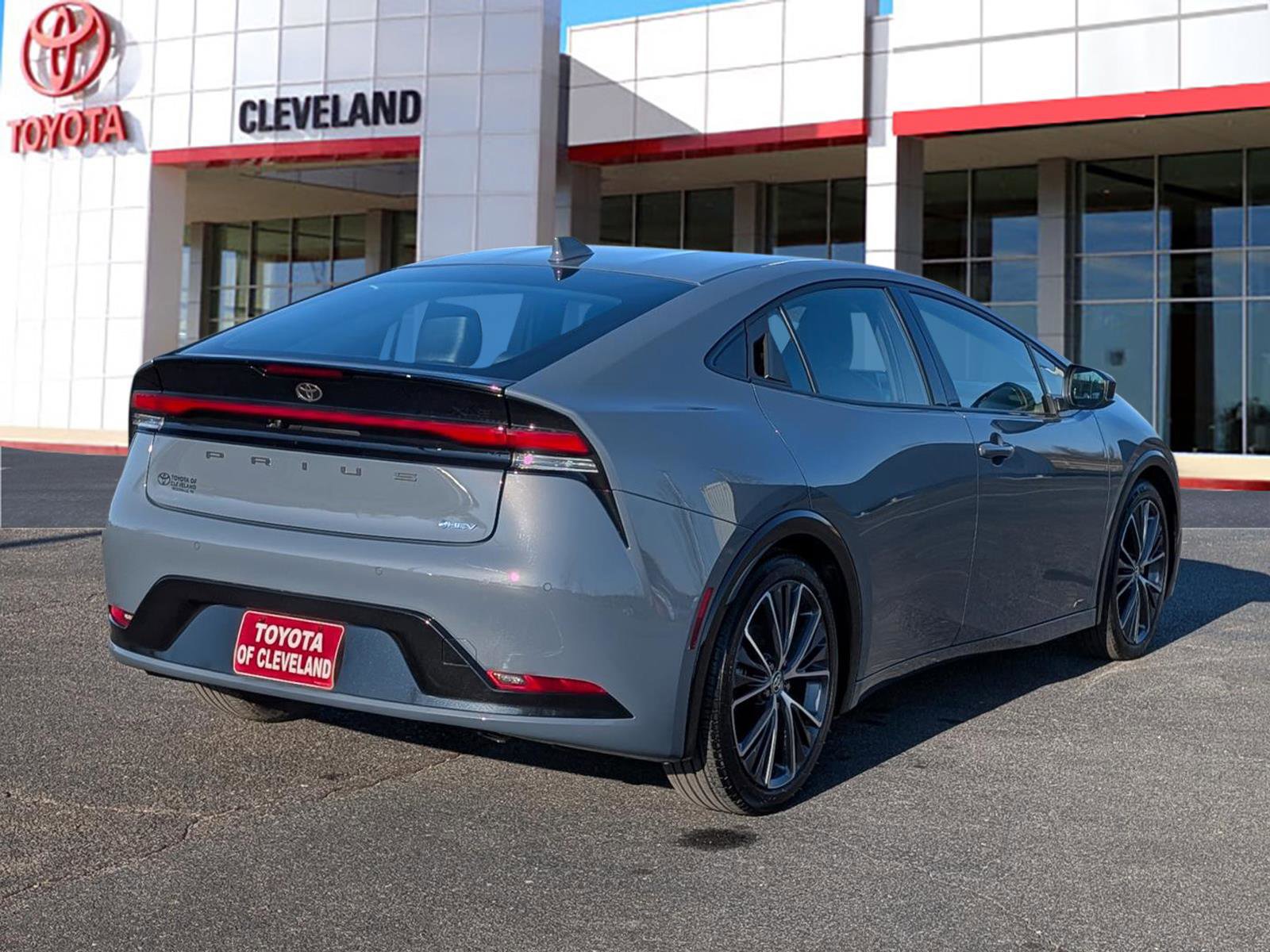 Used 2025 Toyota Prius XLE image 7