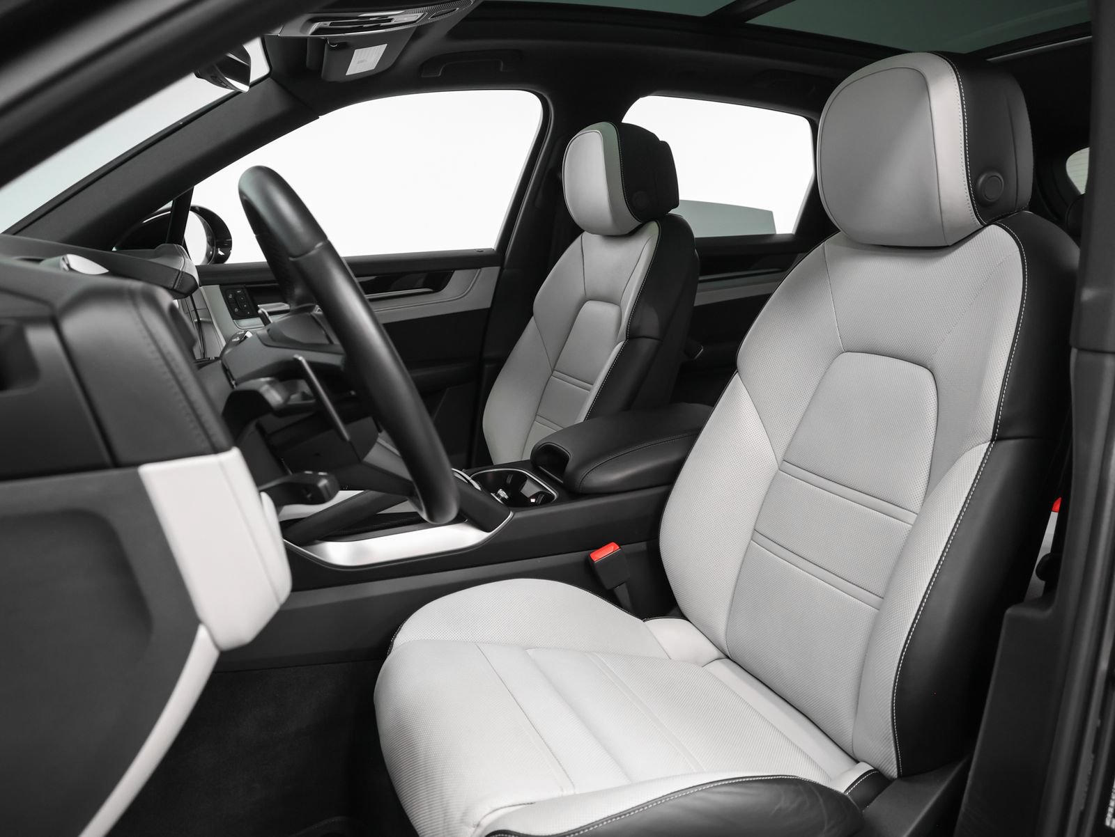 Certified 2024 Porsche Cayenne S w/ Premium Package Plus AWD/4WD image 5
