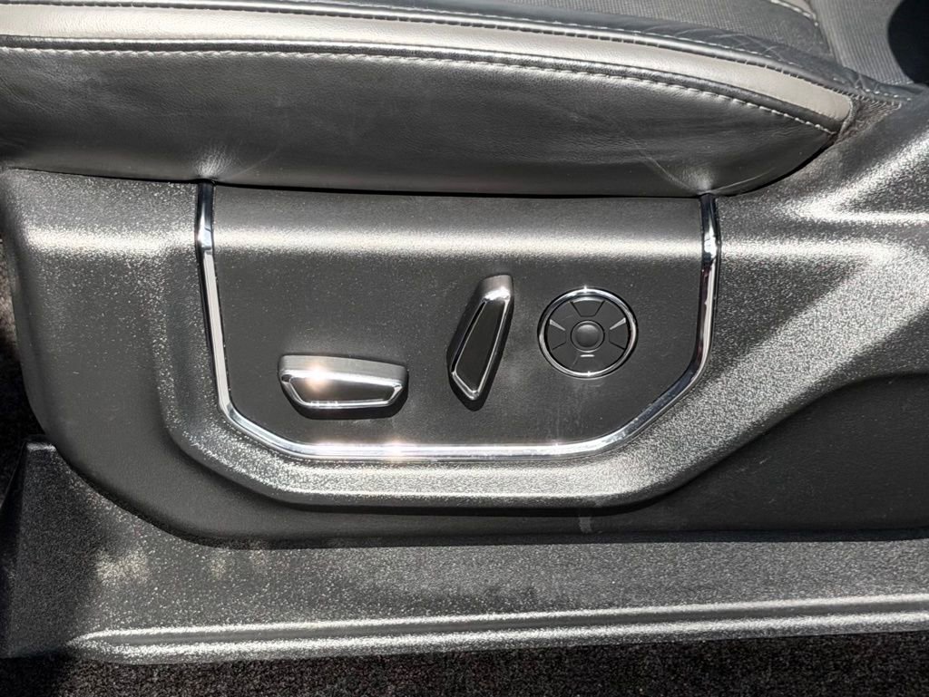 Certified 2017 Ford F150 Platinum w/ Equipment Group 701A Luxury image 17