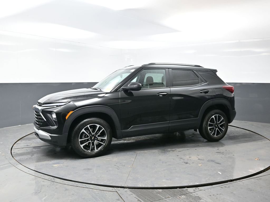Used 2025 Chevrolet TrailBlazer LT w/ Driver Confidence Package image 9