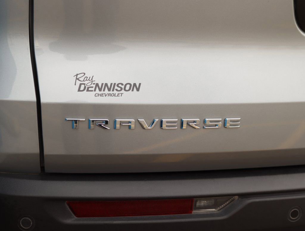 Used 2025 Chevrolet Traverse LT image 37
