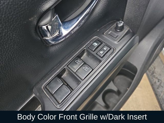 Used 2018 Nissan Titan SV w/ SV Convenience Package image 24