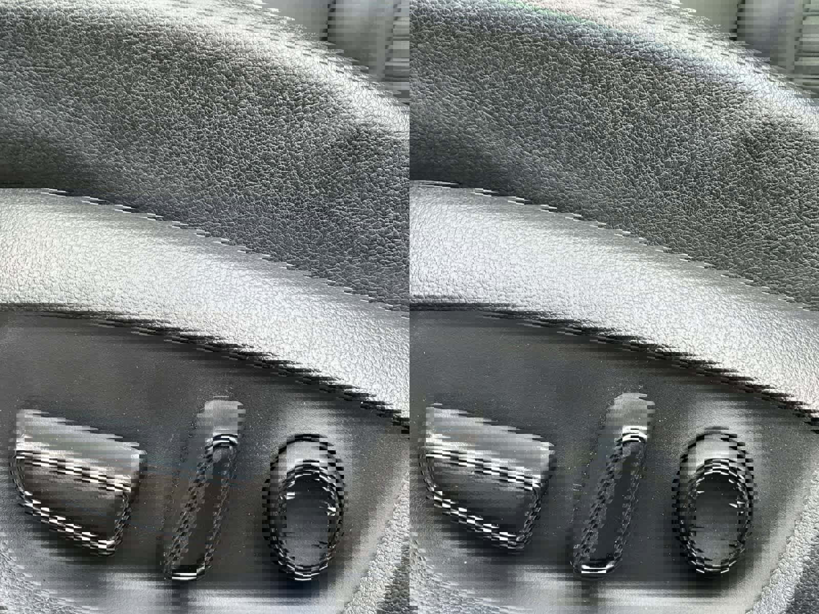 Used 2020 Toyota Camry SE w/ Blackout Package image 21