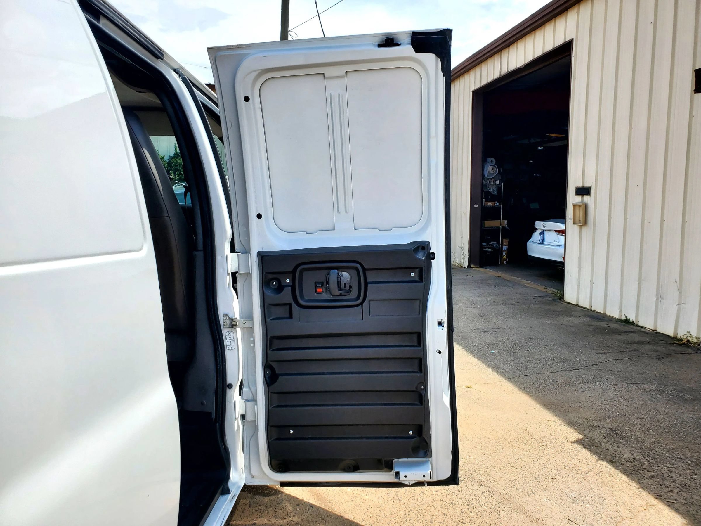 Used 2014 Chevrolet Express 1500 RWD image 24