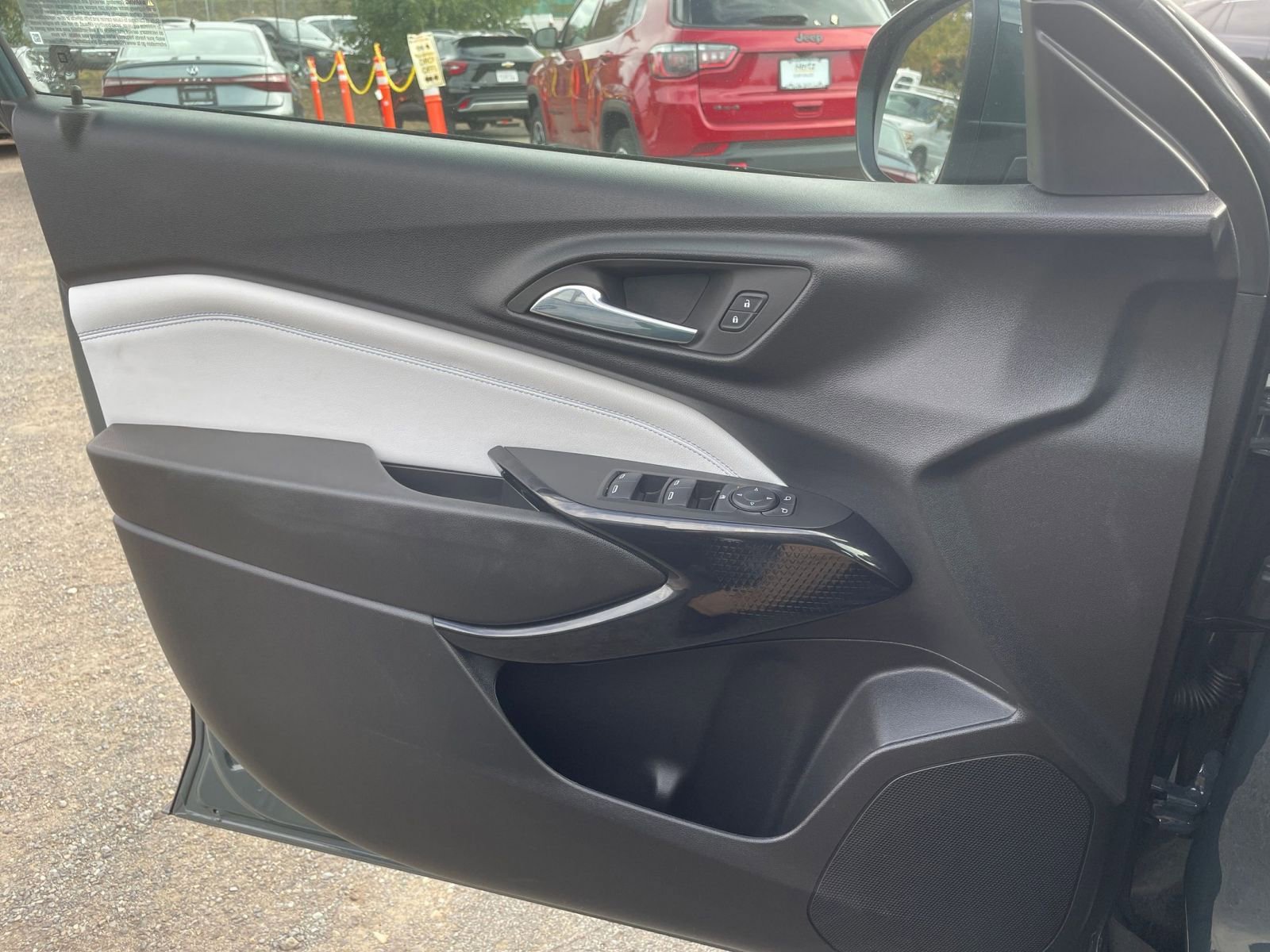 Used 2025 Chevrolet Trax LT w/ LT Convenience Package image 20