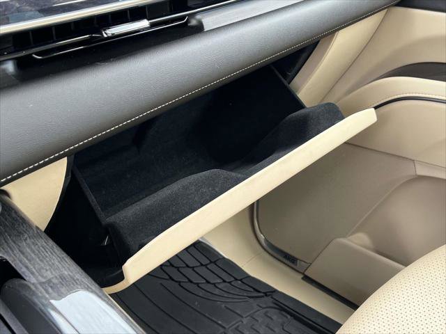 Used 2021 Cadillac Escalade Premium Luxury AWD/4WD image 36