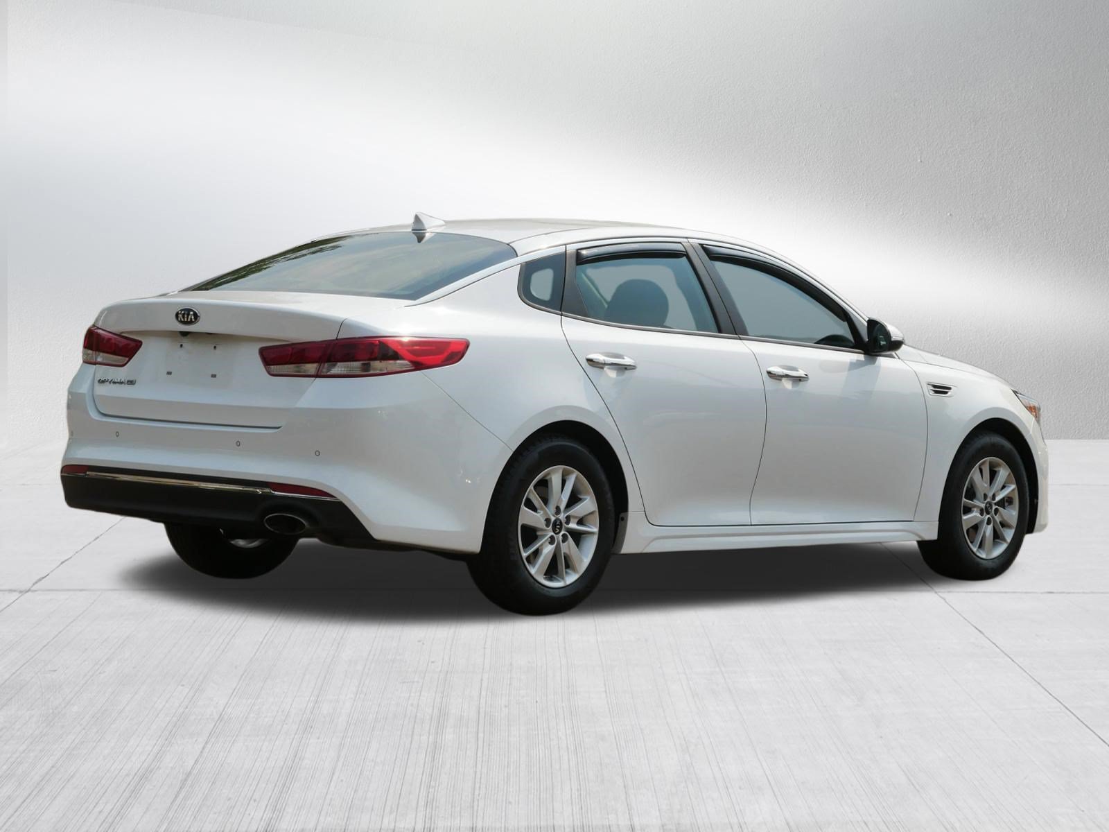 Used 2018 Kia Optima LX FWD image 7