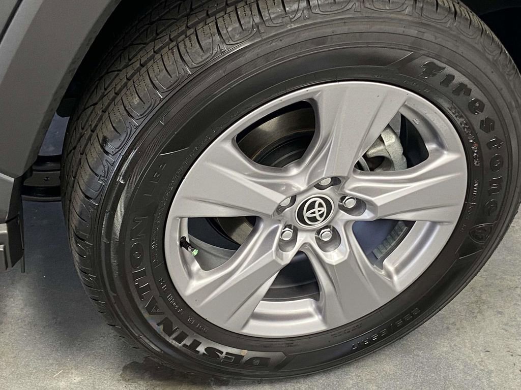 Used 2025 Toyota RAV4 XLE w/ Convenience Package AWD/4WD image 9