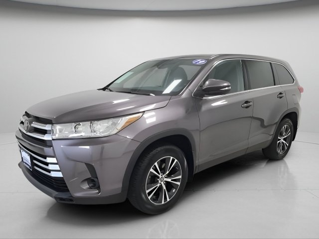 Used 2019 Toyota Highlander LE FWD image 3