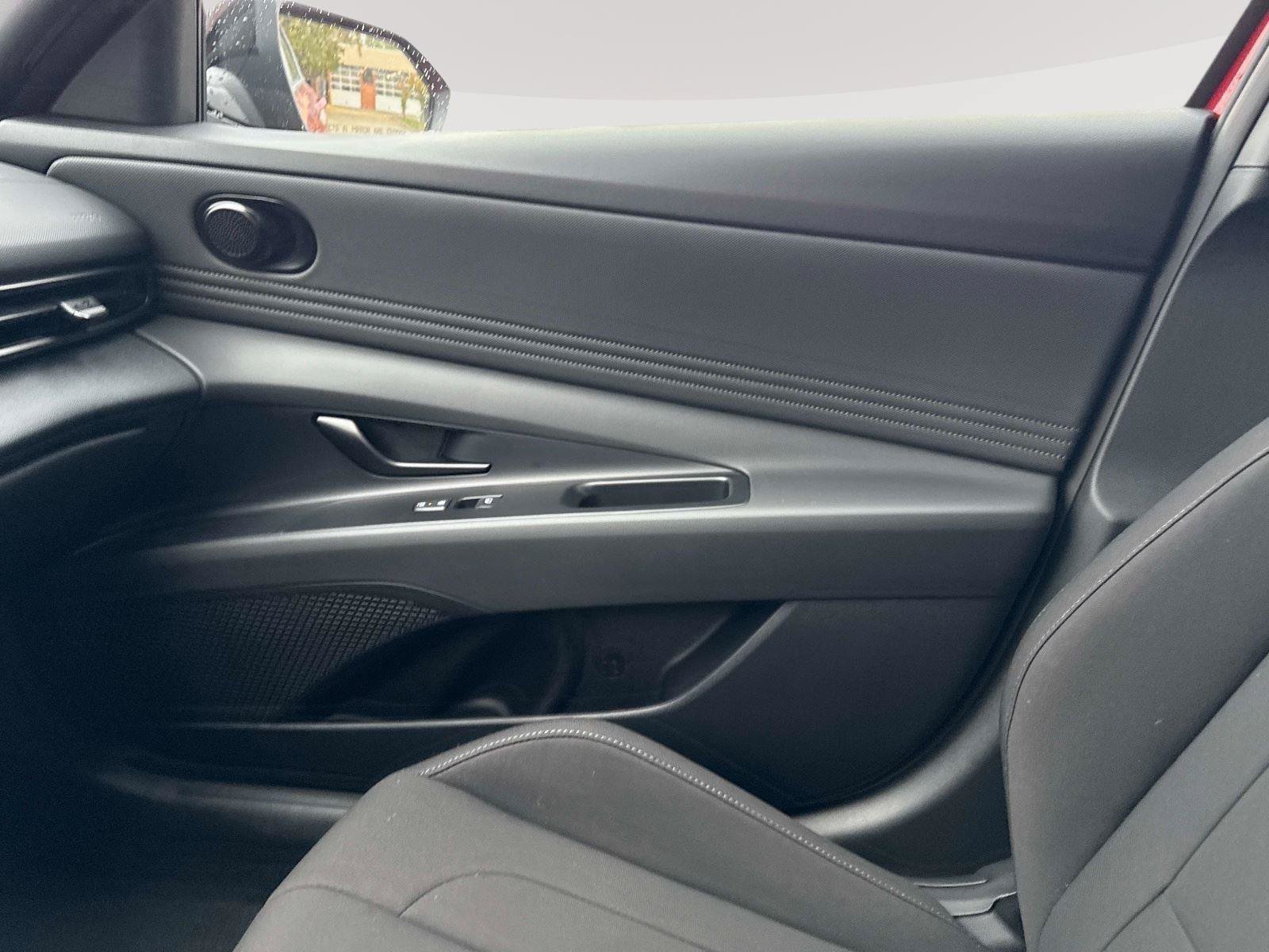 New 2025 Hyundai Elantra Sport FWD image 22