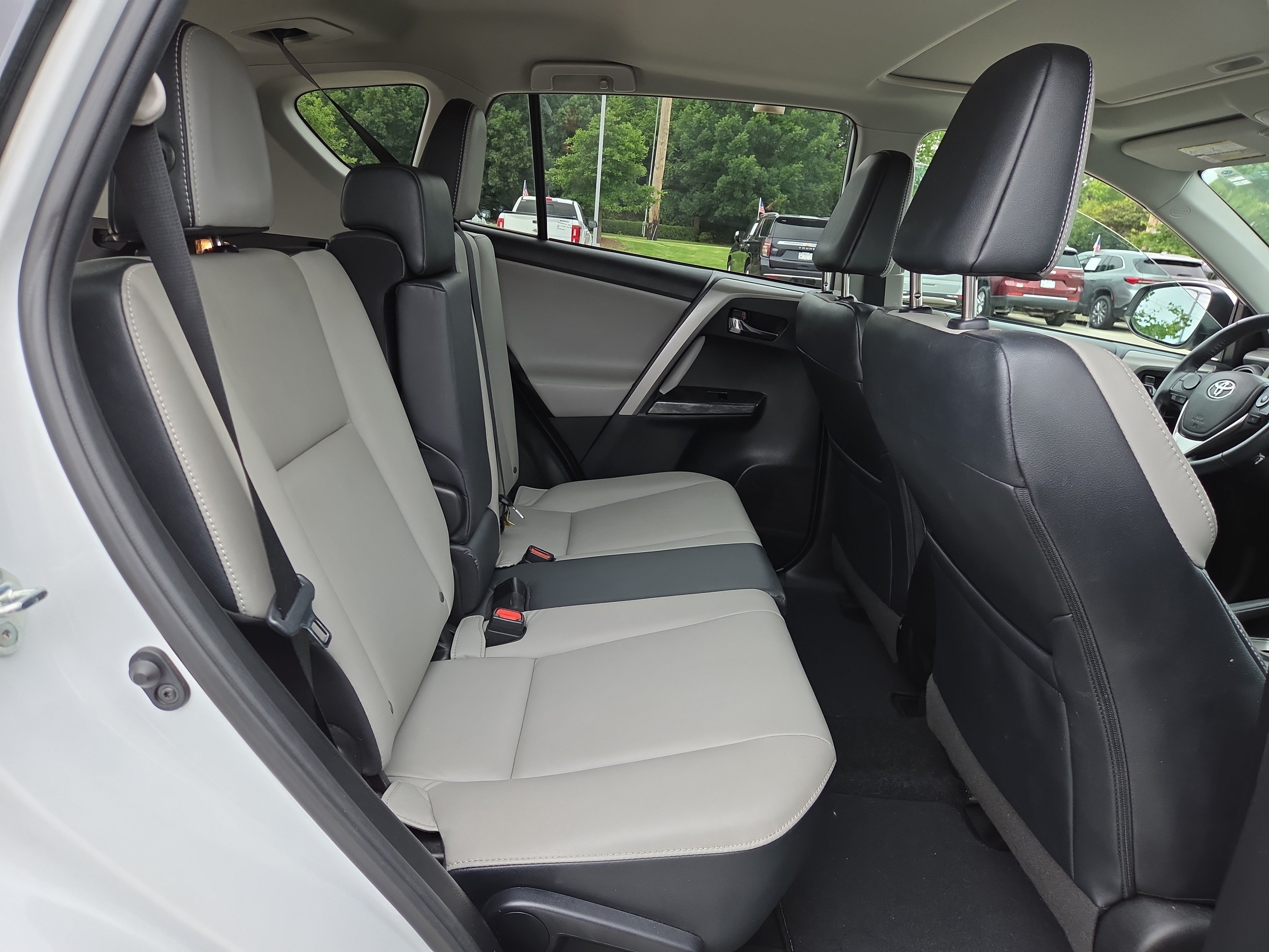 Used 2018 Toyota RAV4 Platinum AWD/4WD image 14