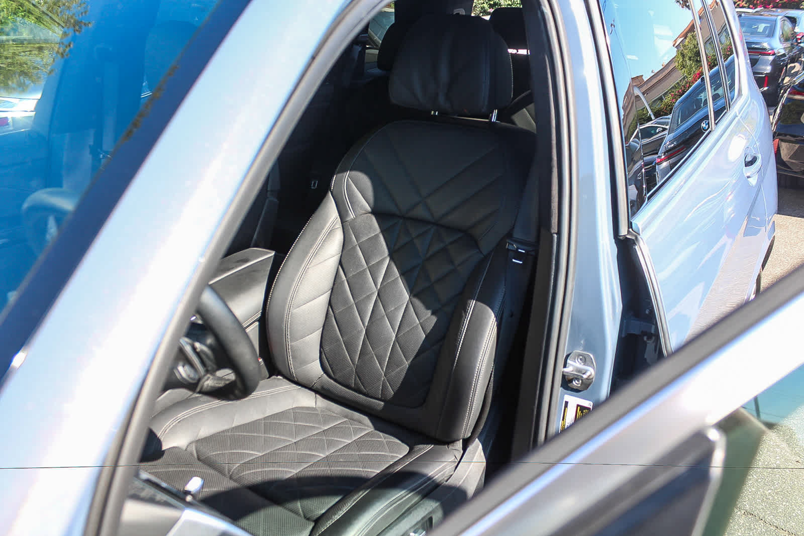 Used 2024 BMW X7 xDrive40i w/ Premium Package AWD/4WD image 25