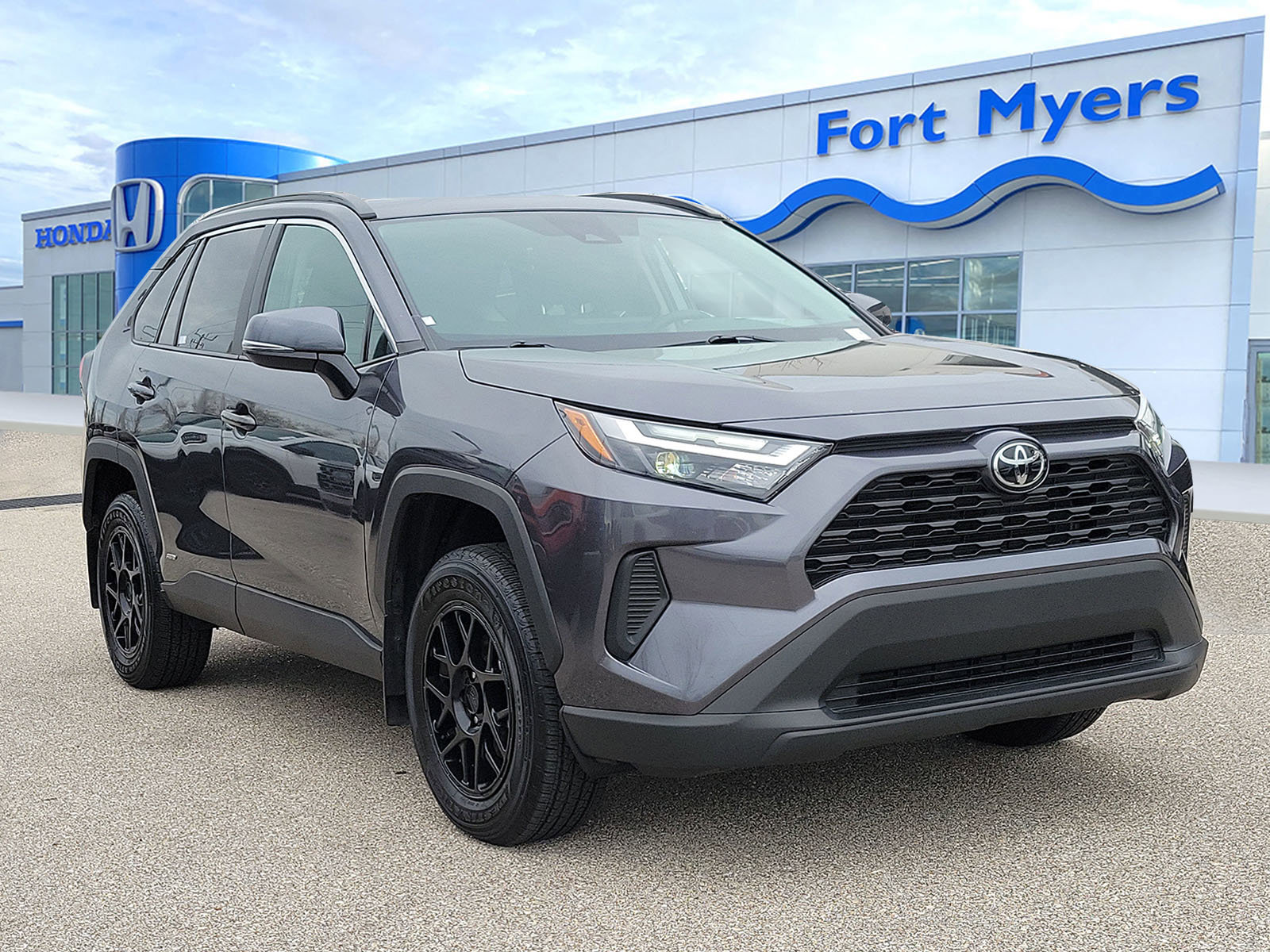 Used 2025 Toyota RAV4 XLE w/ Convenience Package image 1