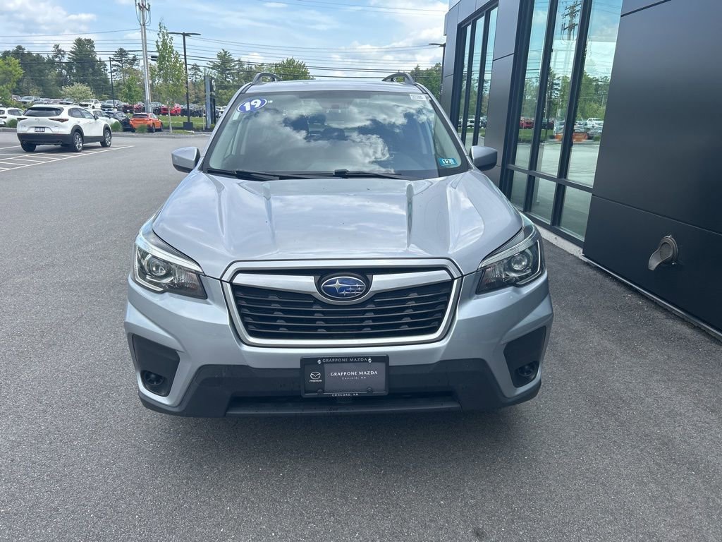 Used 2019 Subaru Forester Premium AWD/4WD image 2