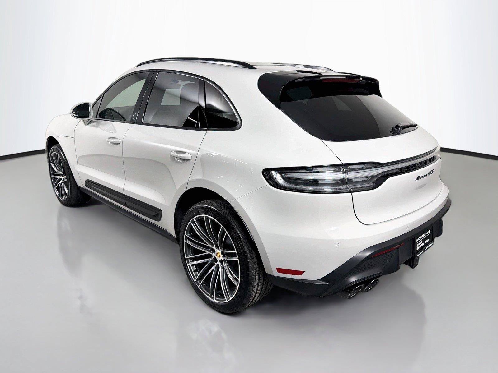 Certified 2025 Porsche Macan GTS AWD/4WD image 3