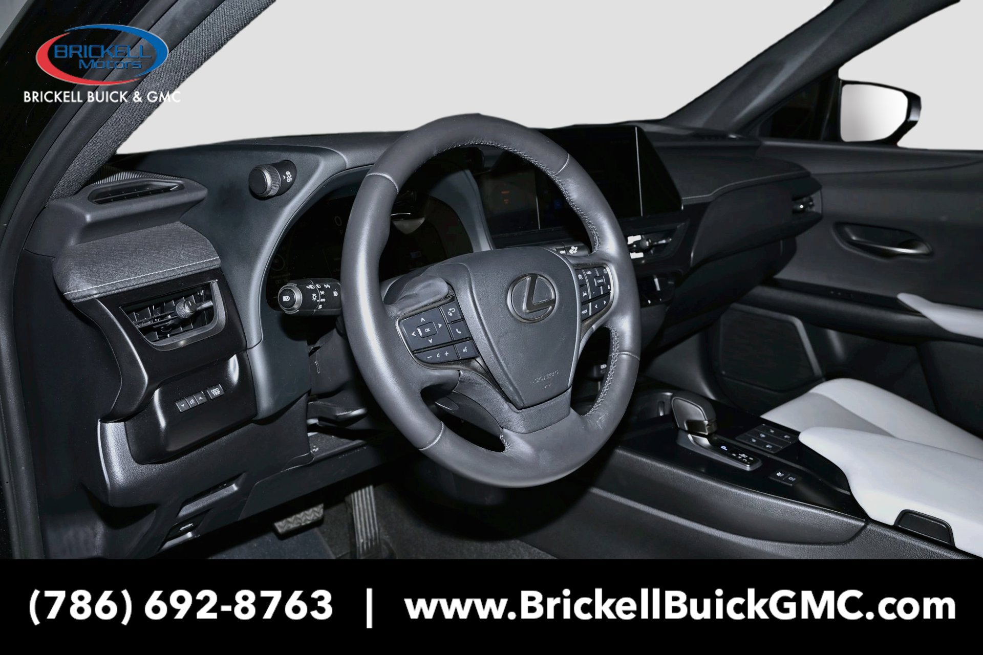 Used 2025 Lexus UX 300h FWD w/ Accessory Package (Z1) image 30