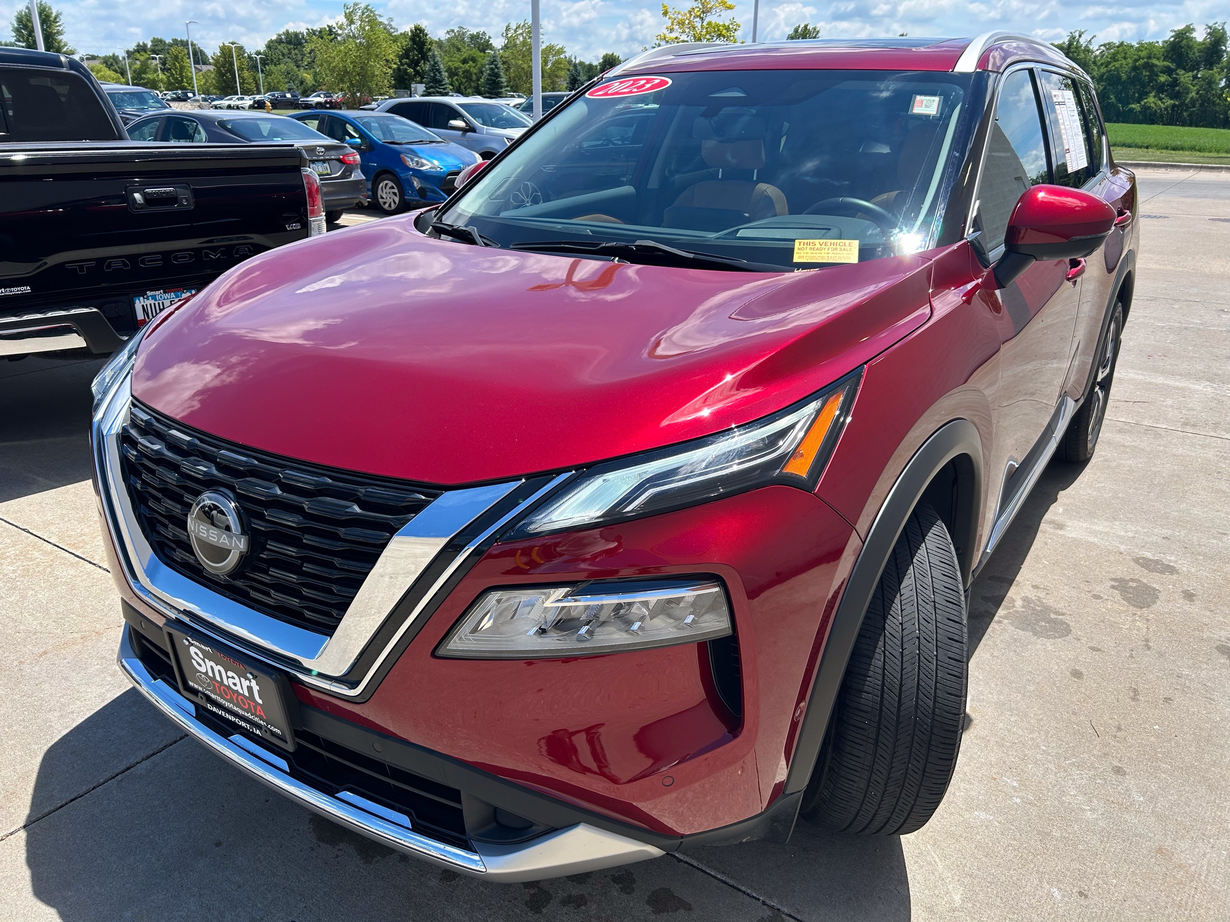 Used 2023 Nissan Rogue Platinum w/ Platinum Premium Package FWD image 3