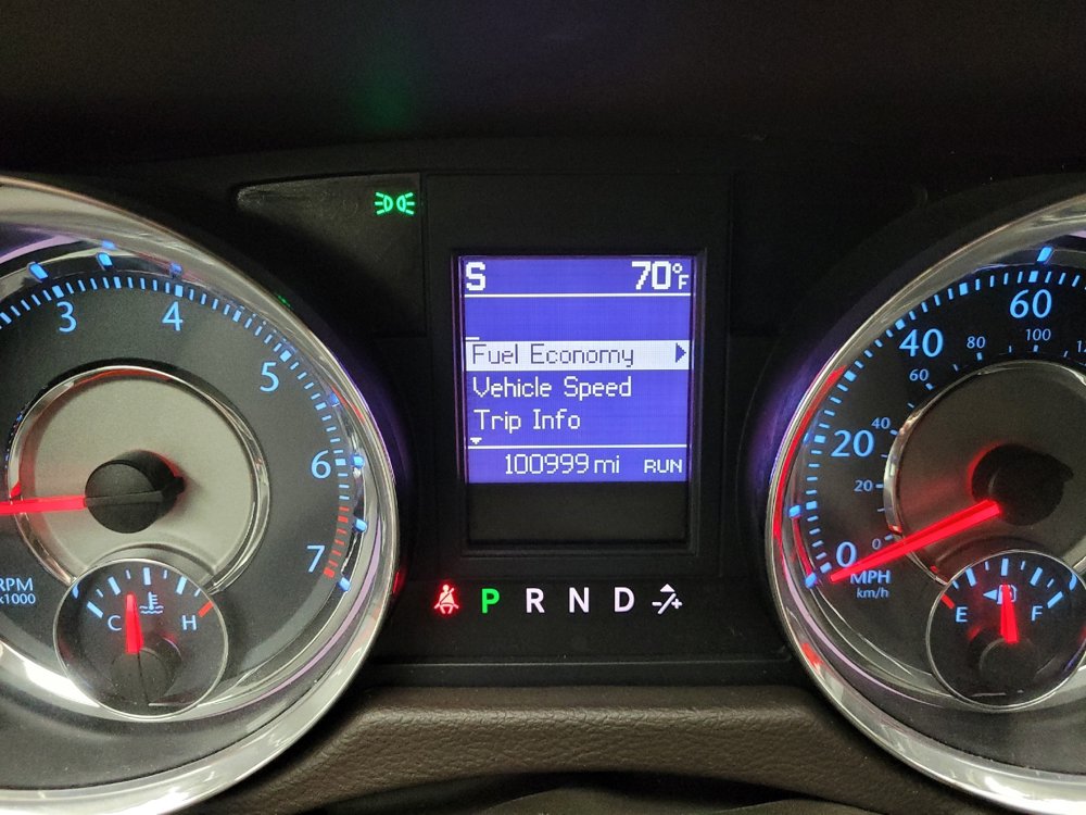 Used 2016 Chrysler Town & Country Touring FWD image 23