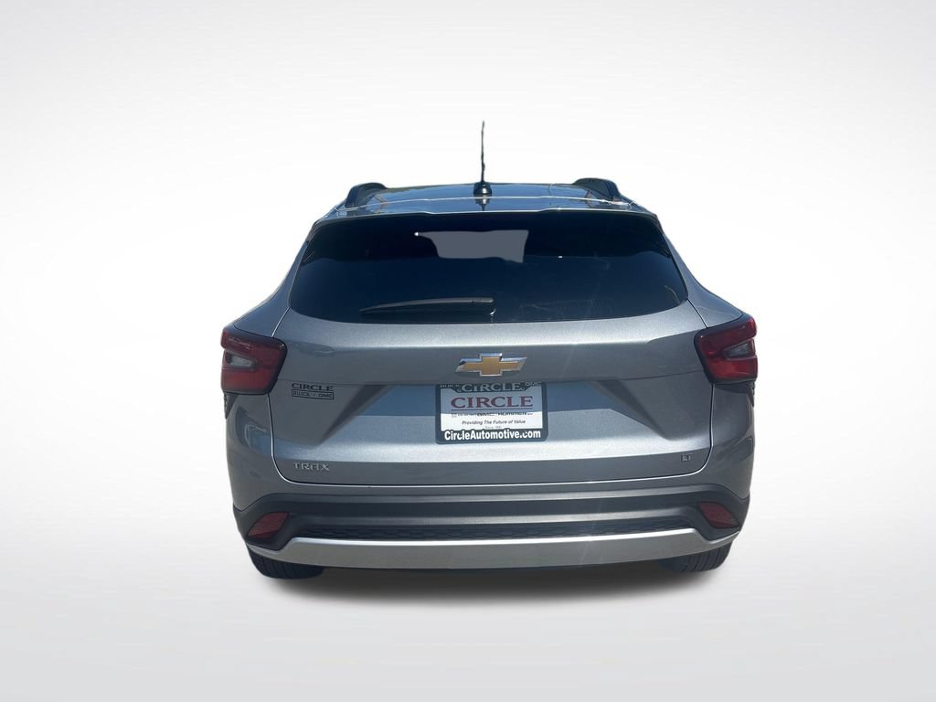 Used 2025 Chevrolet Trax LT w/ LT Convenience Package FWD image 6