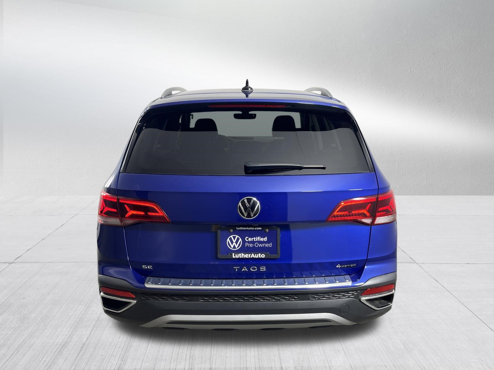Certified 2024 Volkswagen Taos SE image 6