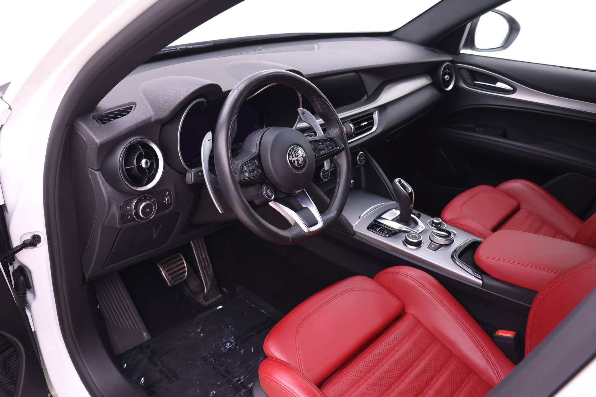 Certified 2024 Alfa Romeo Stelvio Veloce AWD/4WD image 6