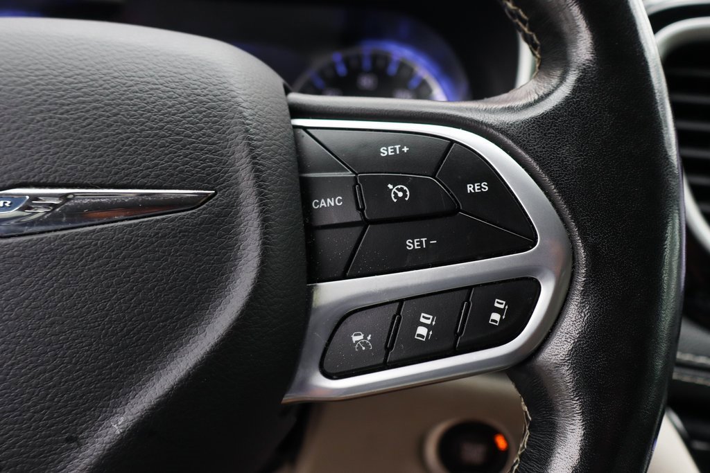 Used 2021 Chrysler Pacifica Touring-L image 24