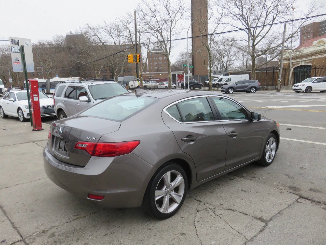 Used 2015 Acura ILX w/ Technology Package FWD image 4