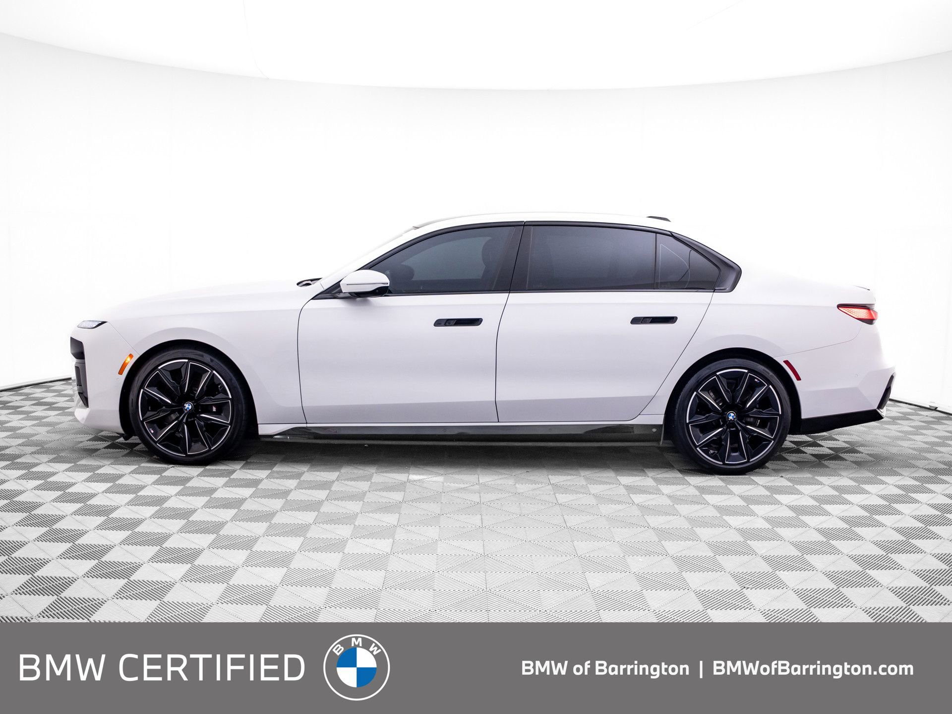 Certified 2023 BMW i7 xDrive60 AWD/4WD image 2