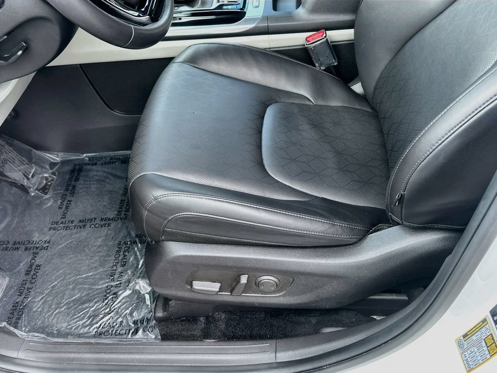 Certified 2024 Kia Carnival EX FWD image 19